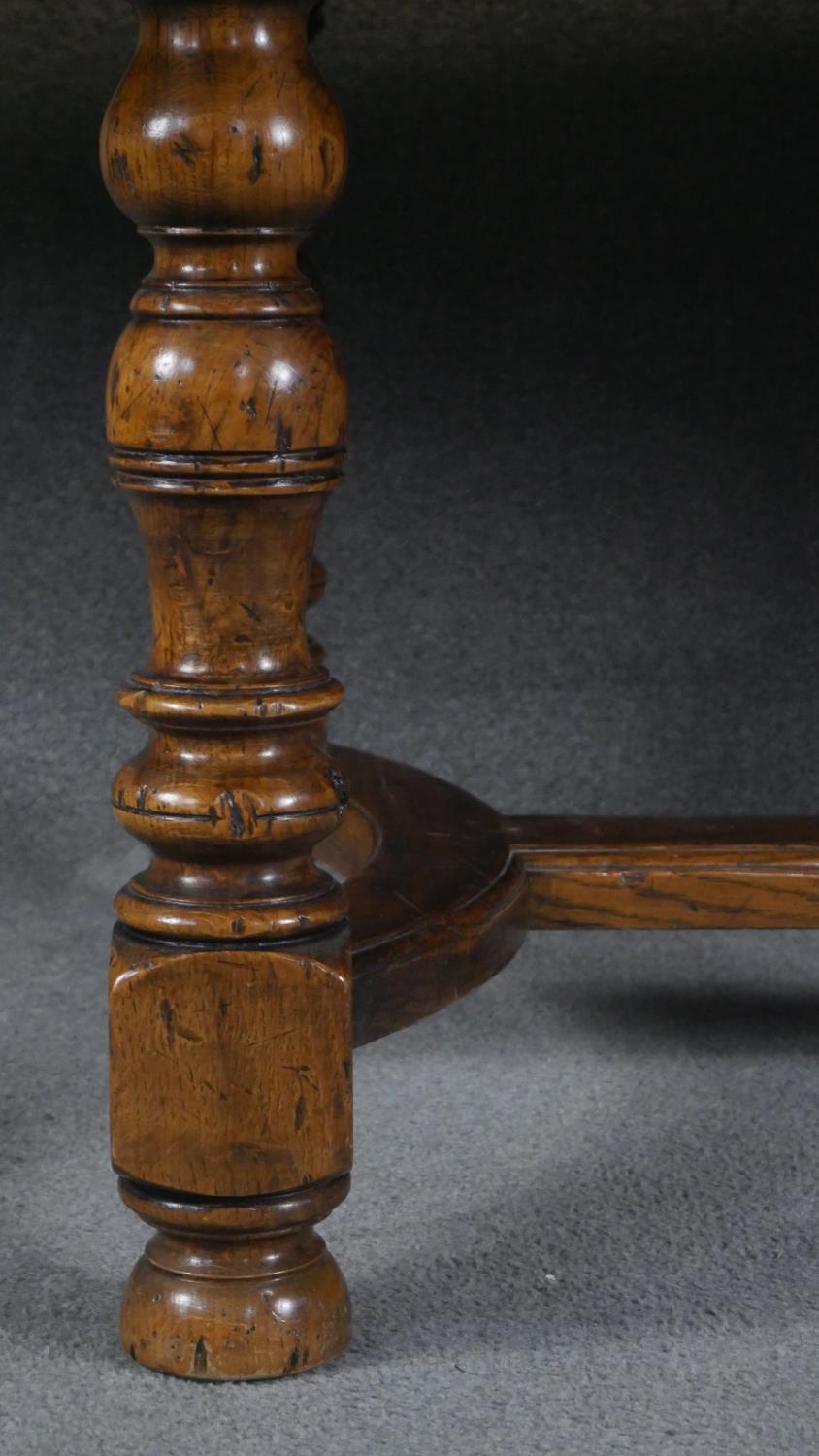 An antique style Ipswich oak extending dining table with two extra leaves on baluster turned - Image 7 of 7