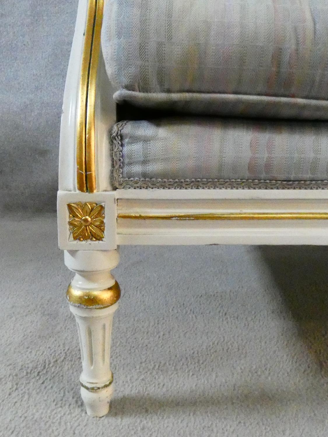 A Louis XVI style gilt and white painted two seater sofa in pale damask upholstery. H.93 L.136 D. - Image 5 of 10