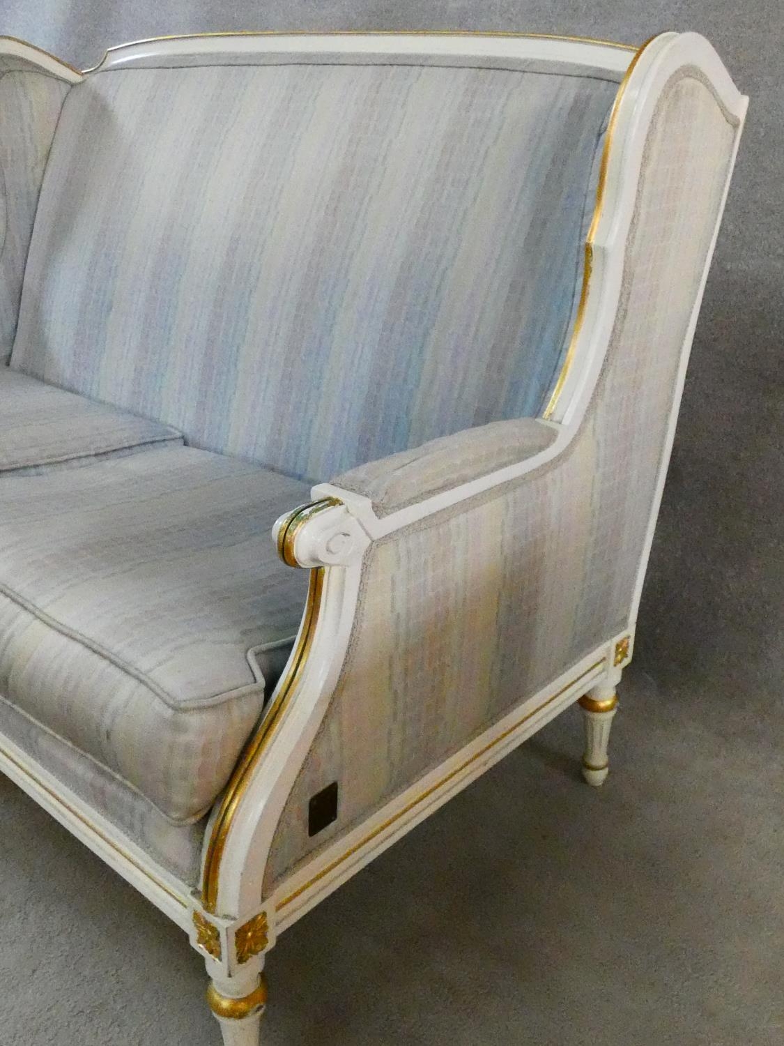 A Louis XVI style gilt and white painted two seater sofa in pale damask upholstery. H.93 L.136 D. - Image 3 of 10