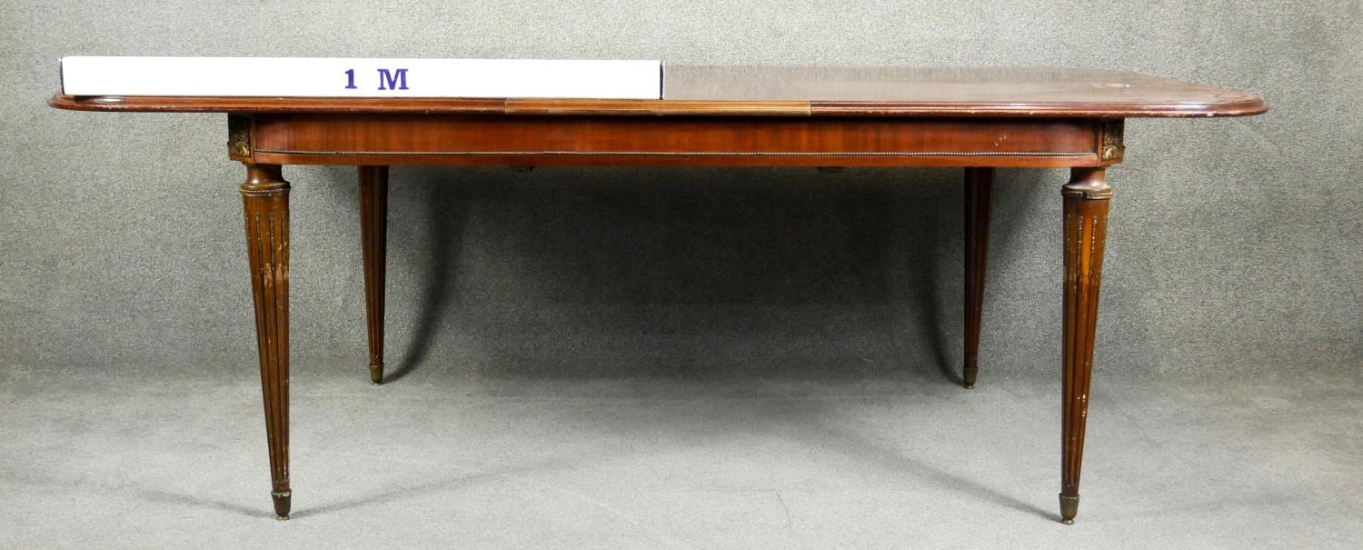 A French walnut section veneered and crossbanded extending dining table with extra leaf on fluted - Image 7 of 7