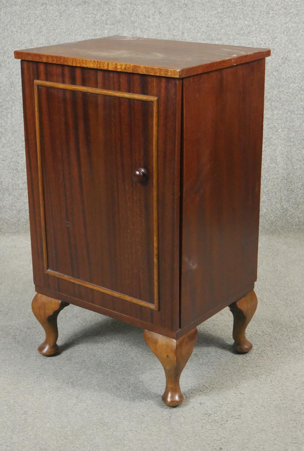 A pair of Georgian style mahogany pot cupboards. H.68 W.40 D.32cm - Image 2 of 4