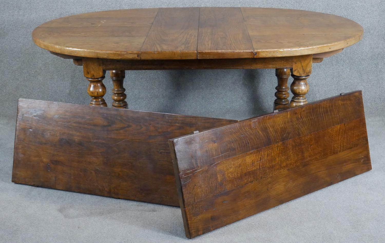 An antique style Ipswich oak extending dining table with two extra leaves on baluster turned - Image 3 of 7