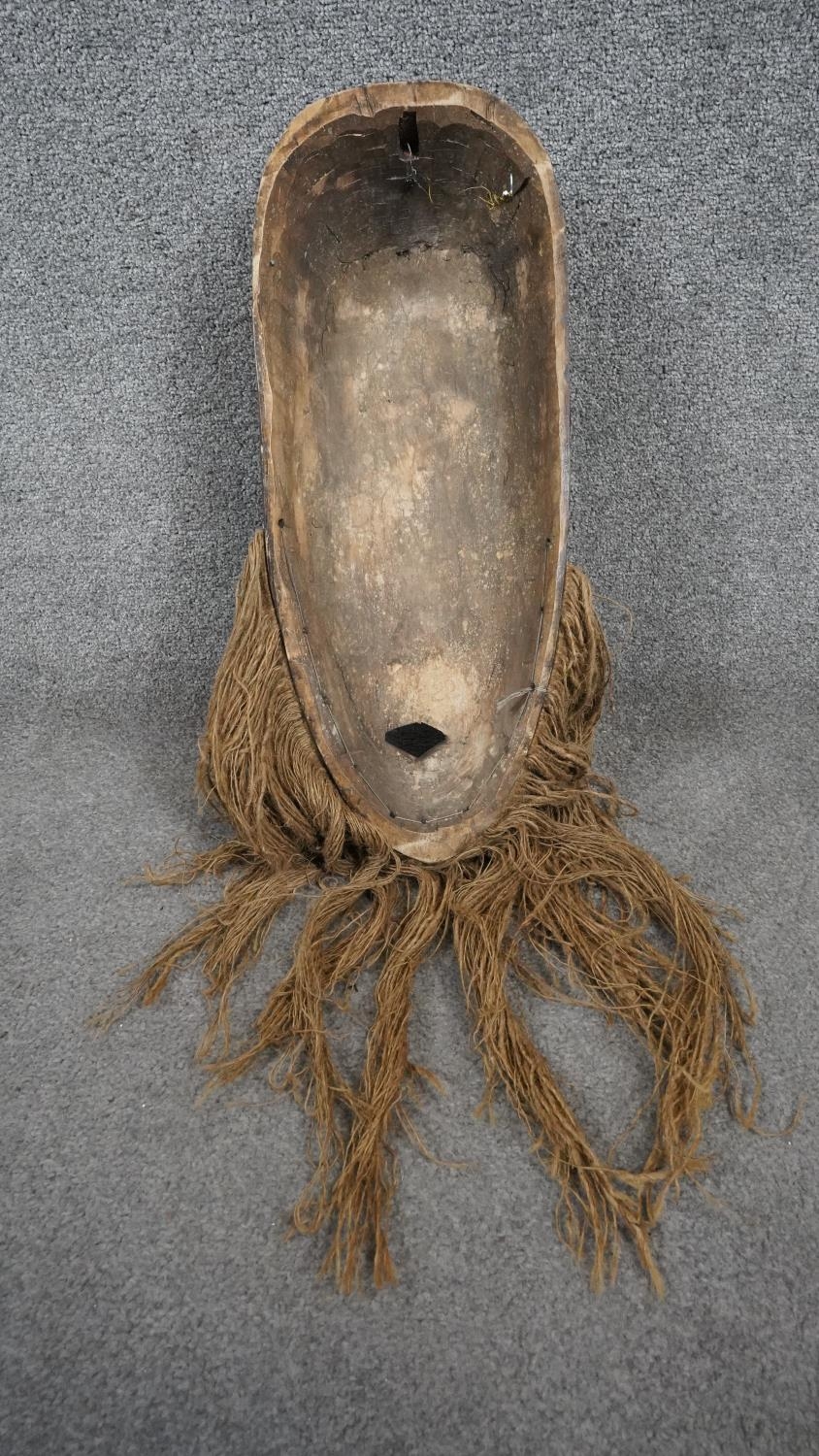 A vintage Republic of Congo carved wooden tribal mask with straw fibre beard and cowrie shell - Image 5 of 7