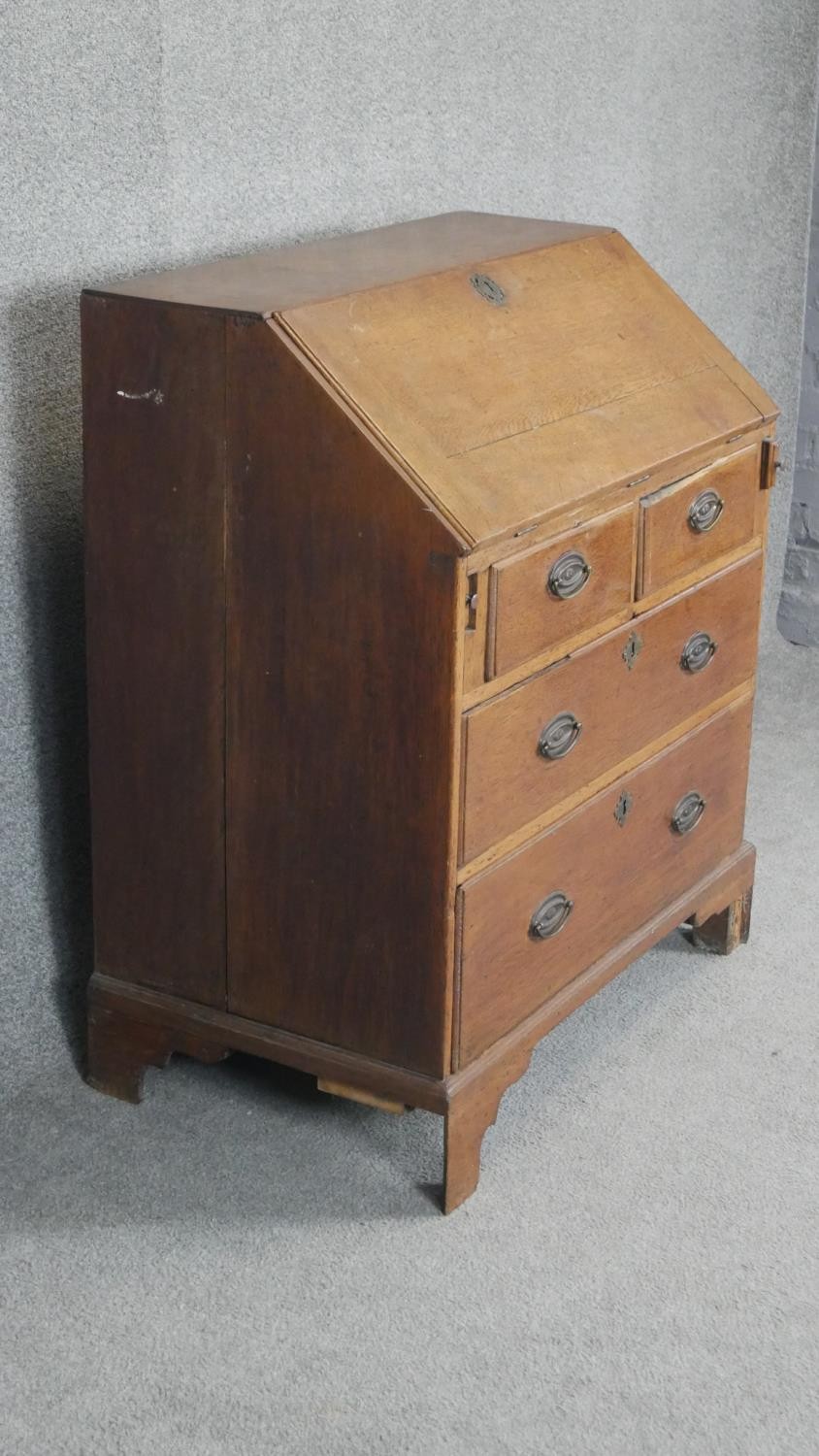 A 19th century country oak bureau with fitted interior. H98 W84 D50 - Image 3 of 4