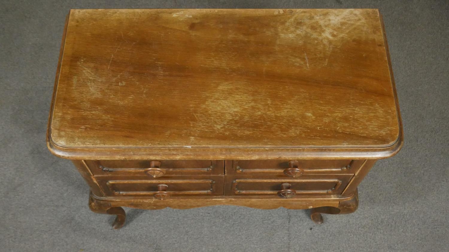 A French Provincial style walnut chest on cabriole suppports. H.60 W.65 D.32cm - Image 4 of 4