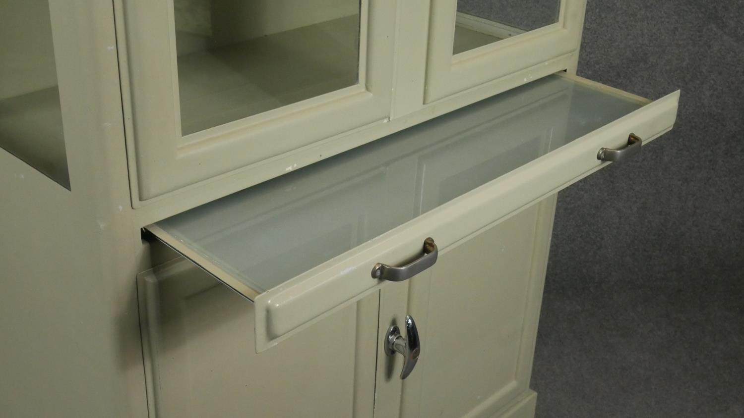 A vintage medical style metal cabinet with glazed upper section above pull out slide and panel - Image 4 of 5