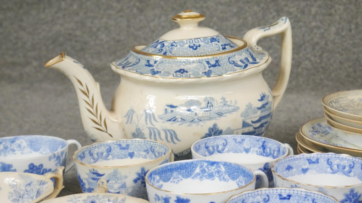 A large collection of early 20th century blue and white china with Oriental design and blue willow - Image 6 of 10