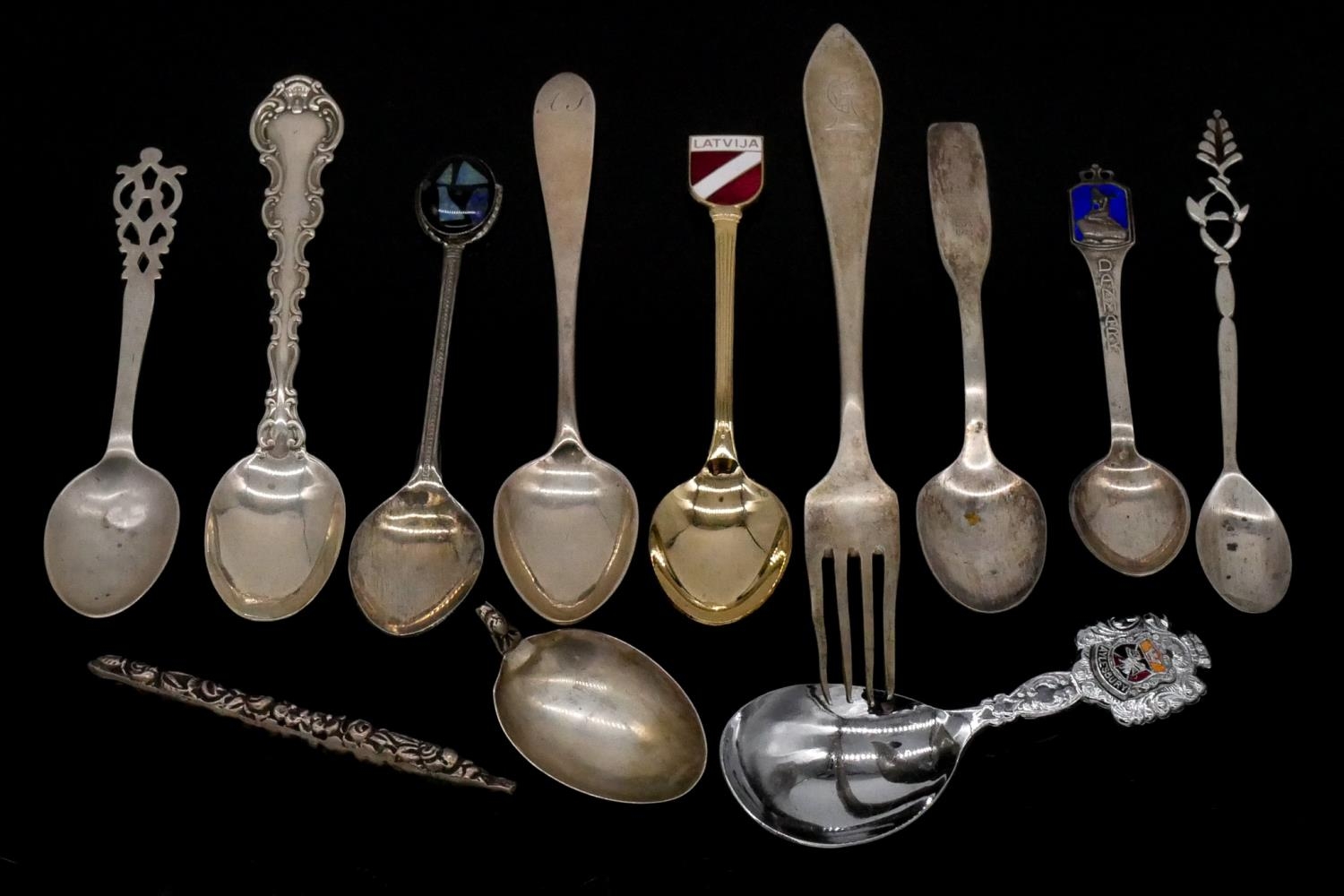 A collection of silver and silver plate cutlery. Including two Russian silver cake forks, a - Image 4 of 6