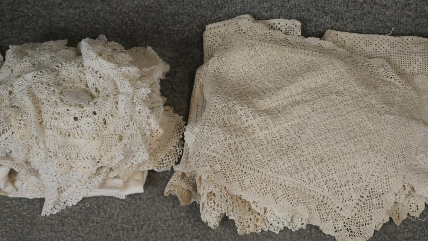 A large collection of antique and vintage lace and crocheted items. Including table cloths, - Image 2 of 4