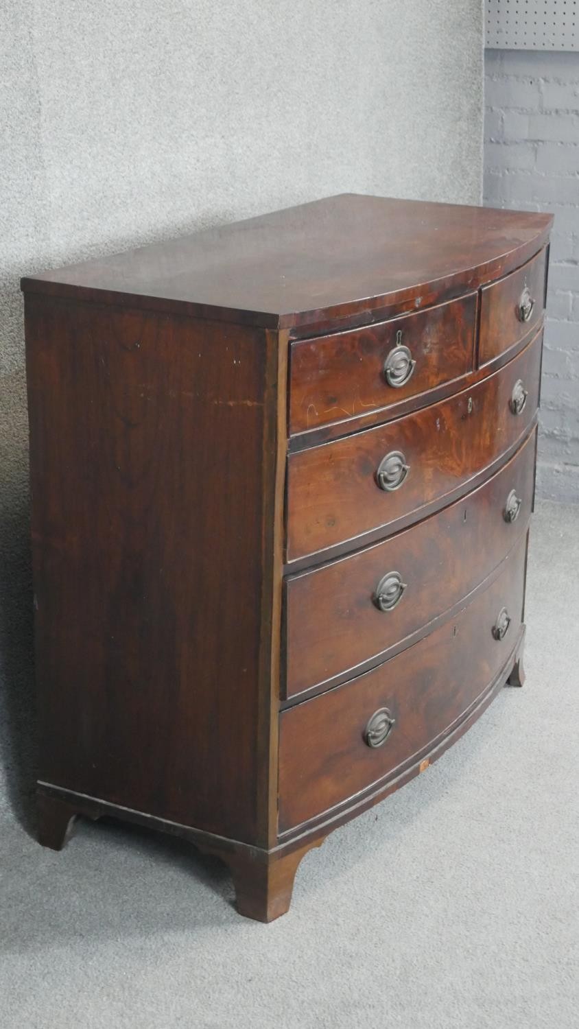 A Georgian flame mahogany bowfronted chest on swept bracket supports. H98 W107 D54cm - Image 3 of 3