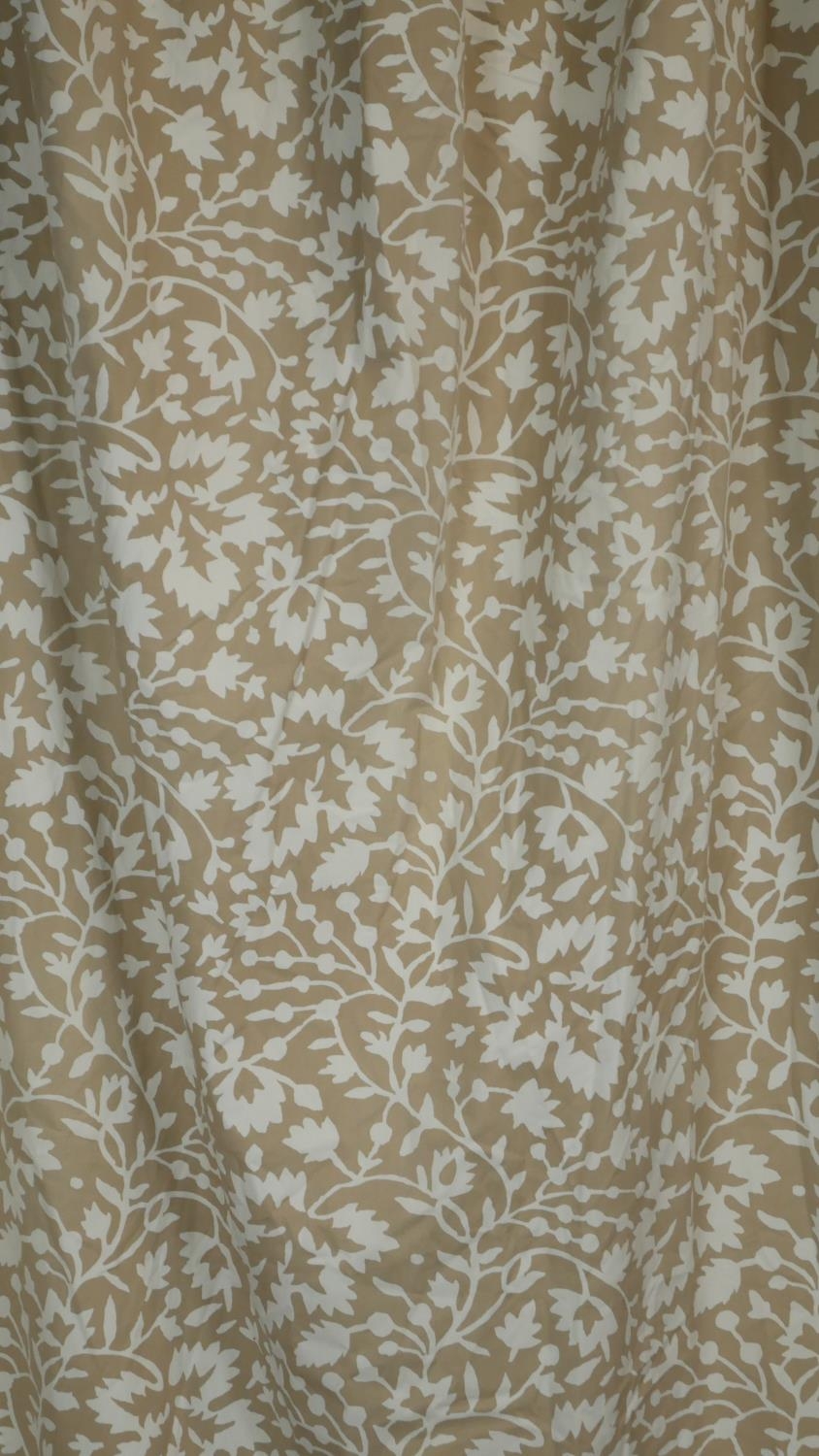 A pair of taupe ground stylised floral and foliate design lined curtains. With a pair of tie - Image 3 of 4