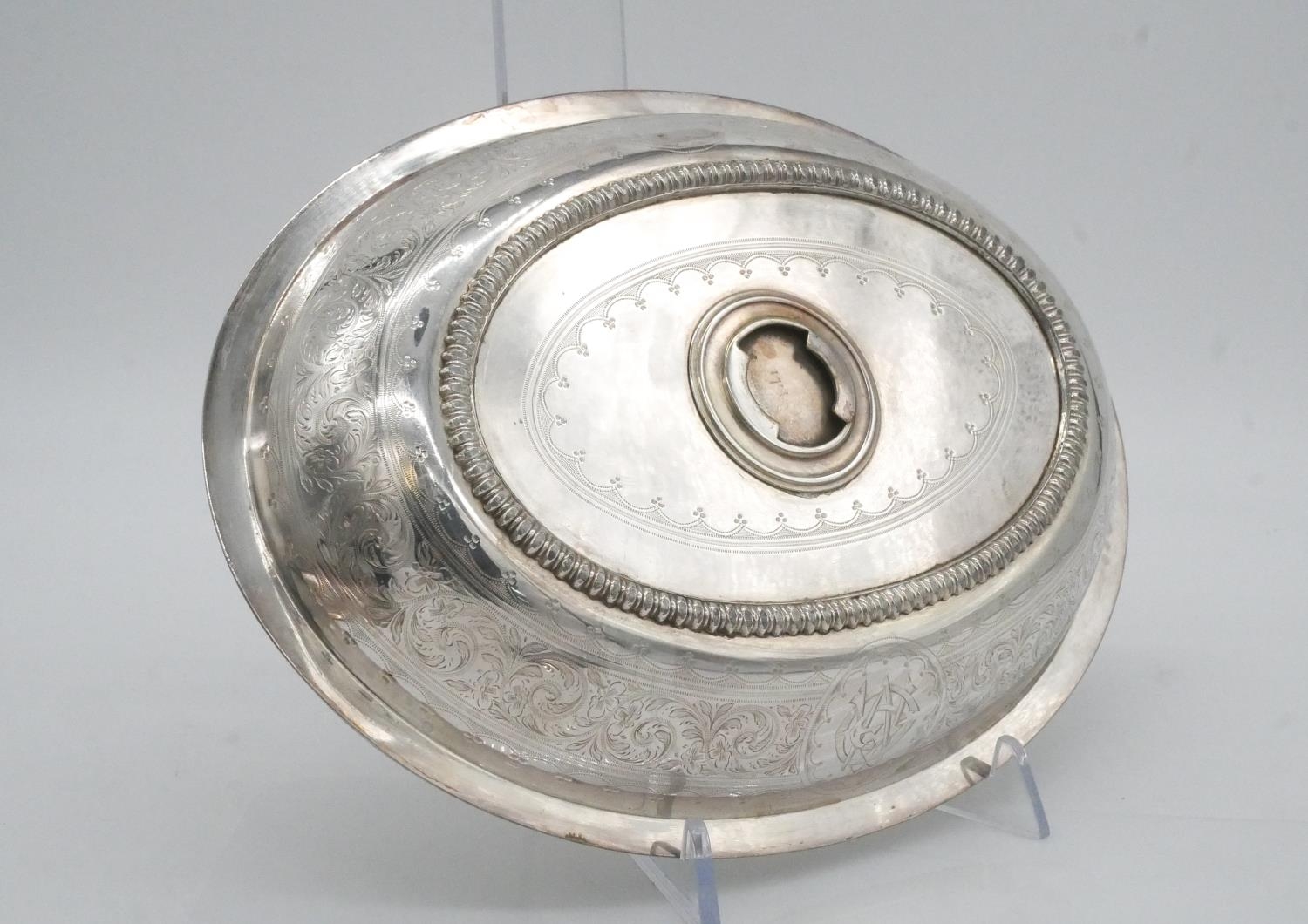 A Victorian silver plated serving dish with lid and removabale handle. L.28cm - Image 6 of 8