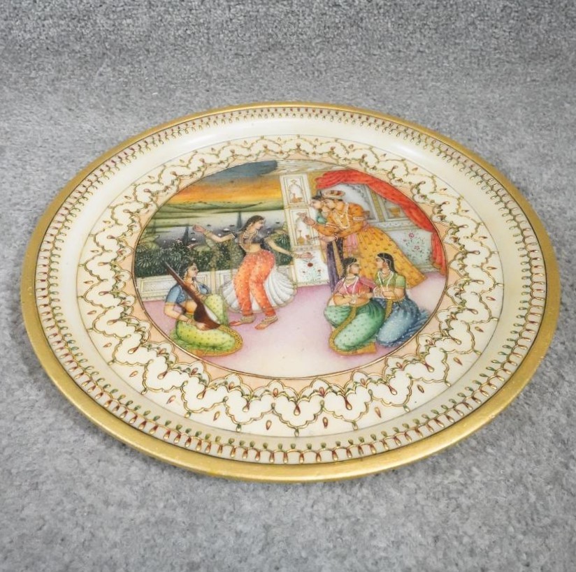 A blue velour cased Indian hand painted and gilded marble plate. Decorated with figures within a - Image 2 of 4