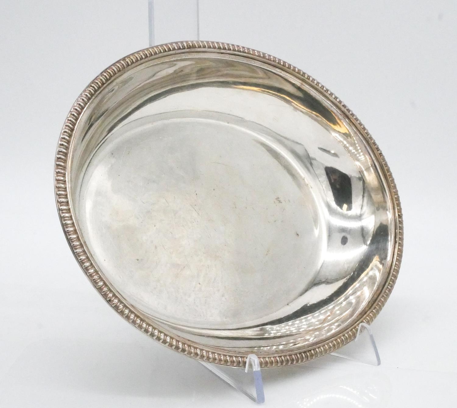 A Victorian silver plated serving dish with lid and removabale handle. L.28cm - Image 5 of 8