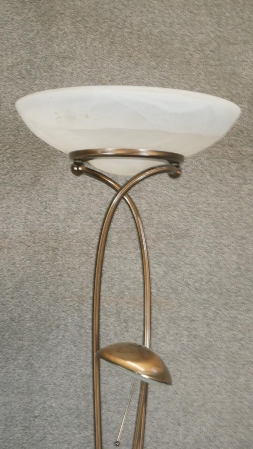 A contemporary uplighter with frosted shade and adjustable reading lamp. H.182cm - Image 4 of 4
