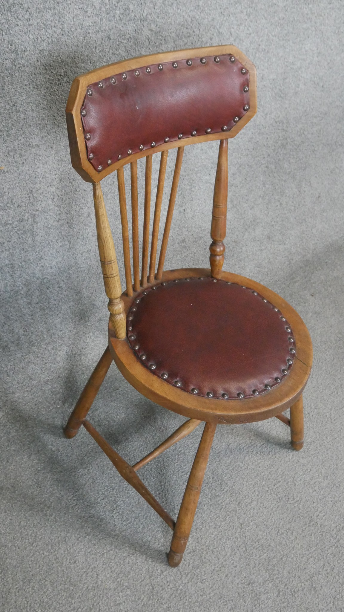 A pair of late 19th century oak stick back chairs. - Image 3 of 4
