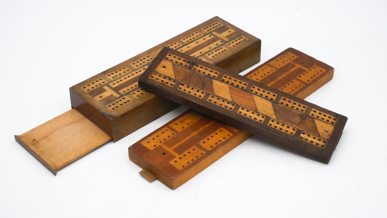 A collection of six vintage inlaid cribbage boards. - Image 3 of 4