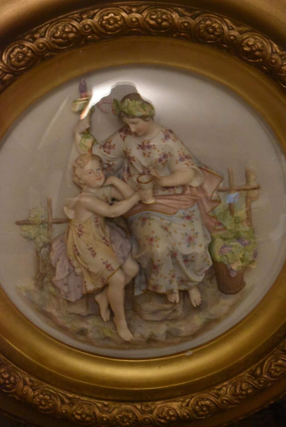A pair of early 20th century Meissen style porcelain figural relief plaques in carved gilt frames - Image 2 of 8