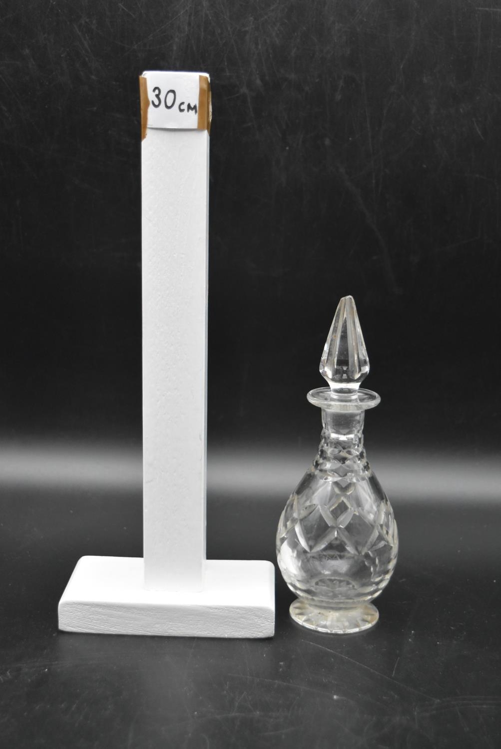 A pair of vintage crystal cut glass vinegar and oil bottles with tops. H.20cm (2) - Image 5 of 5