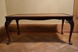 A Georgian style flame mahogany coffee table on carved cabriole supports. H.48 W.98 D.50cm