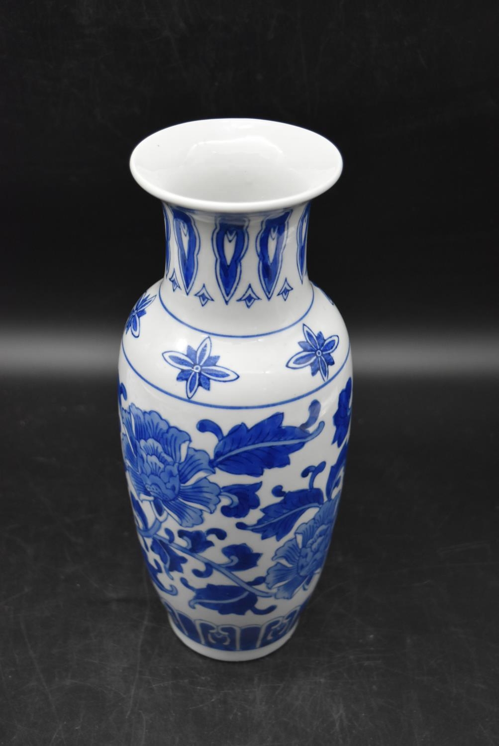 A collection of blue and white chinaware. Including, a chinese vase, pagoda form pot, floral - Image 3 of 11