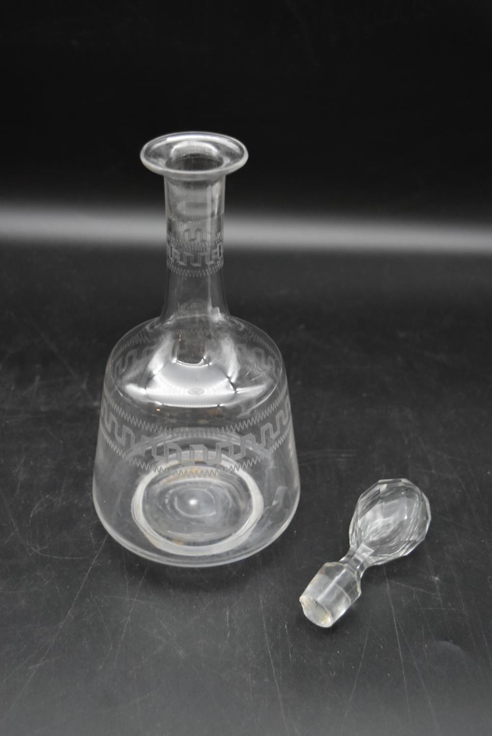 A late Victorian geometrically etched glass decanter with stopper and water carafe. H.30 Dia.14cm ( - Image 4 of 6