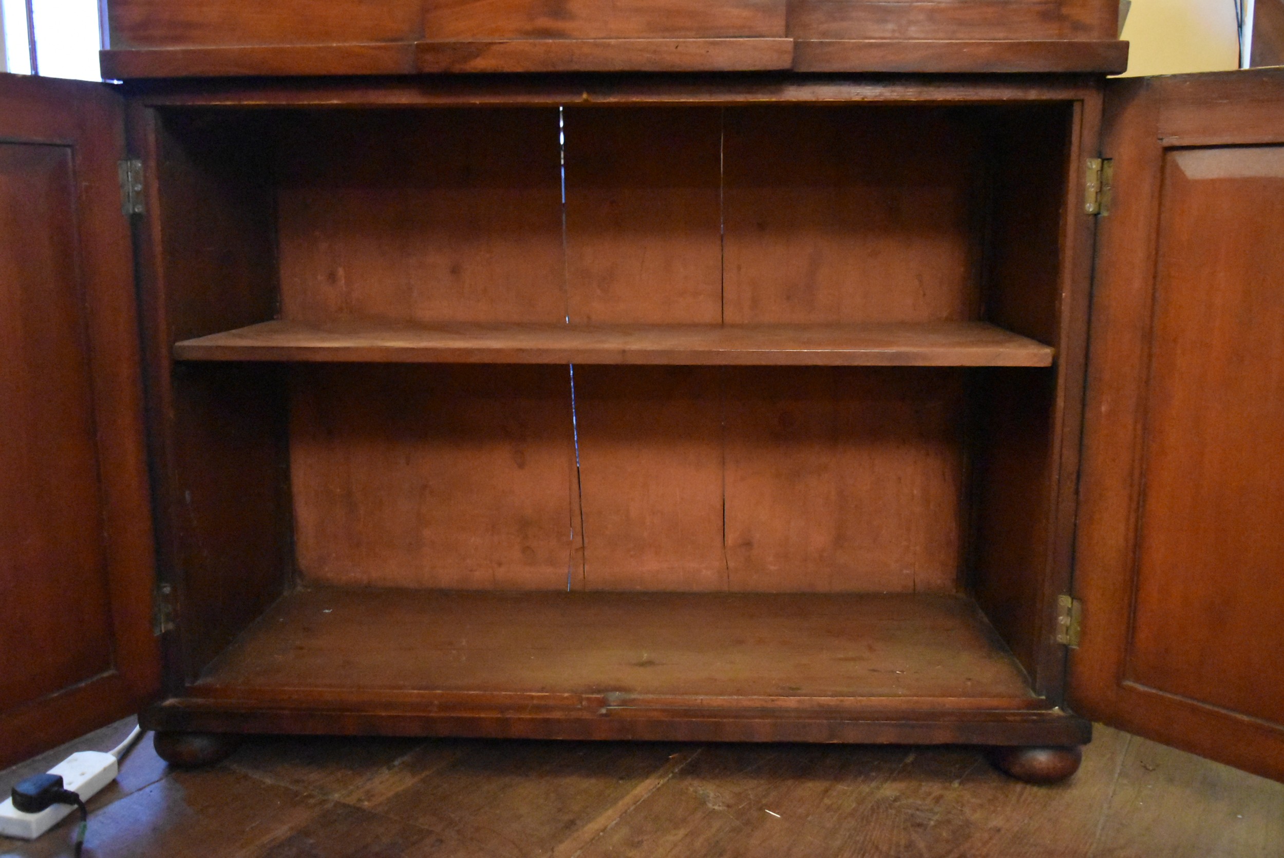 A 19th century mahogany chiffonier with raised and shelved upstand above deep frieze drawer and - Image 8 of 11