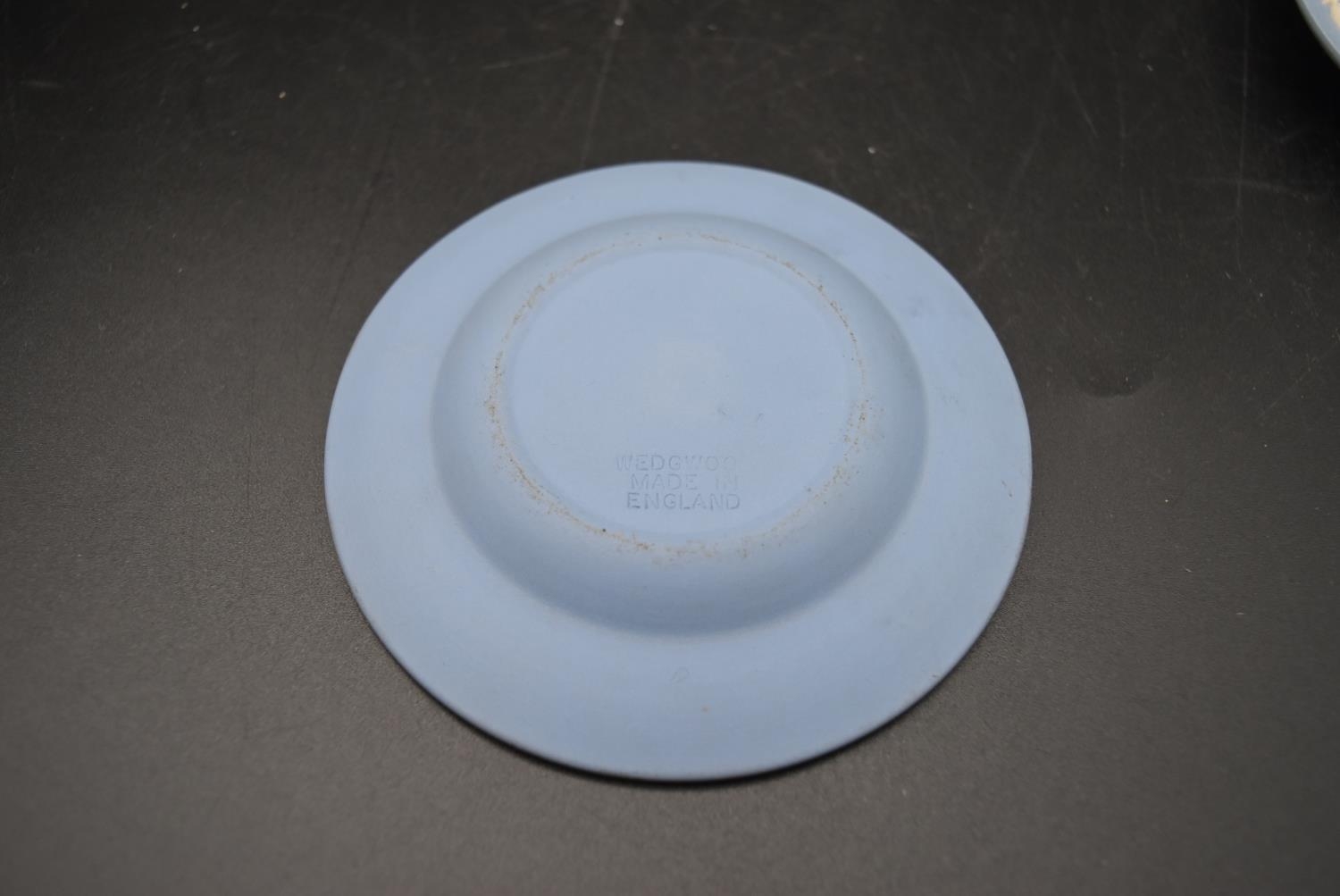 A set of three Wedgewood Jasperware plates, with a classical design and makers mark stamped to base. - Image 6 of 8
