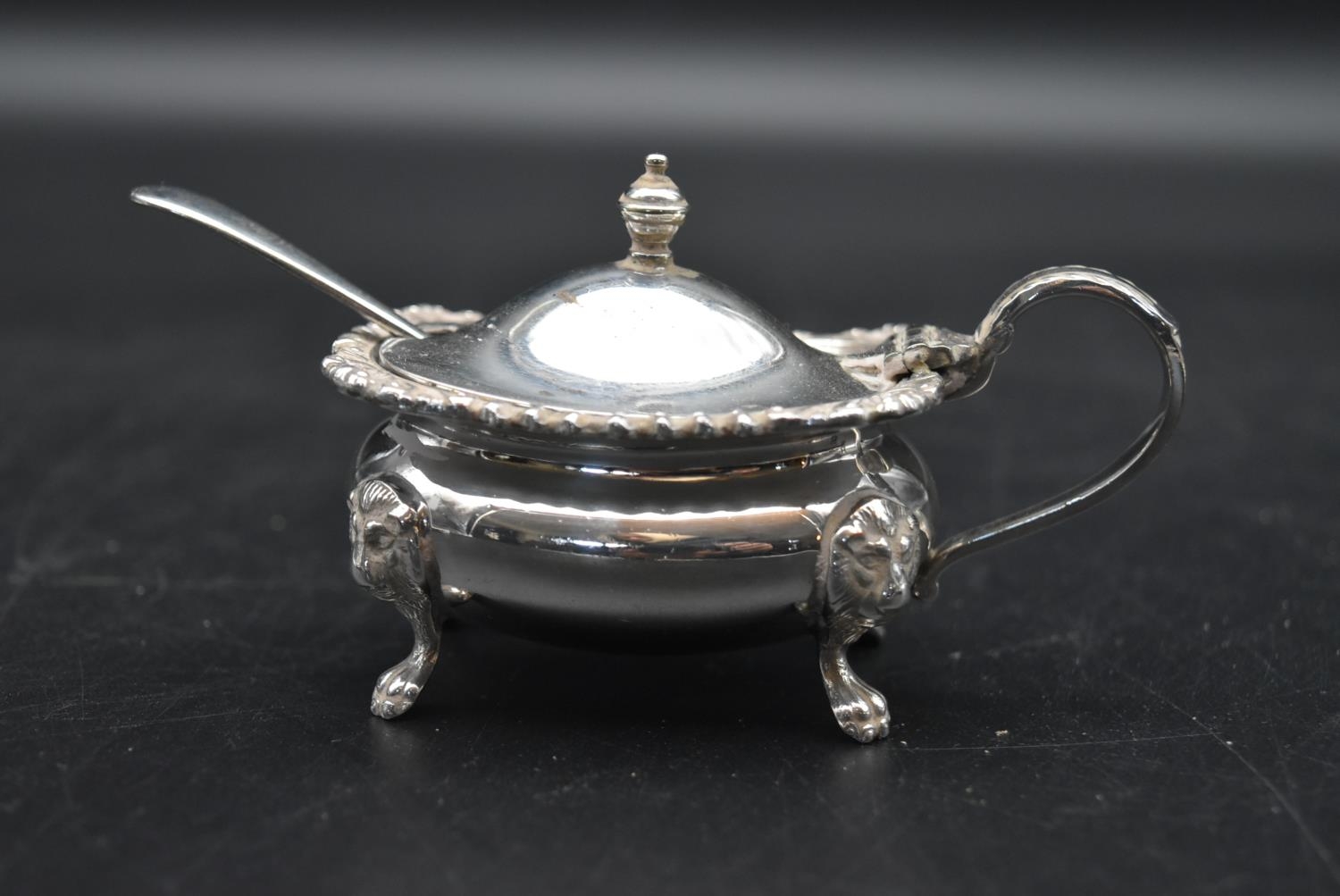 A collection of various silver plate. Including two small dishes with classic decoration, three - Image 10 of 15