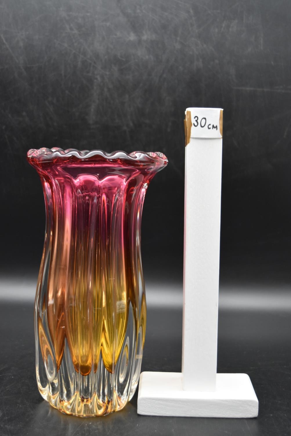 A collection of three vintage glass vases. Including an Art Deco multicoloured vase with a scalloped - Image 8 of 11