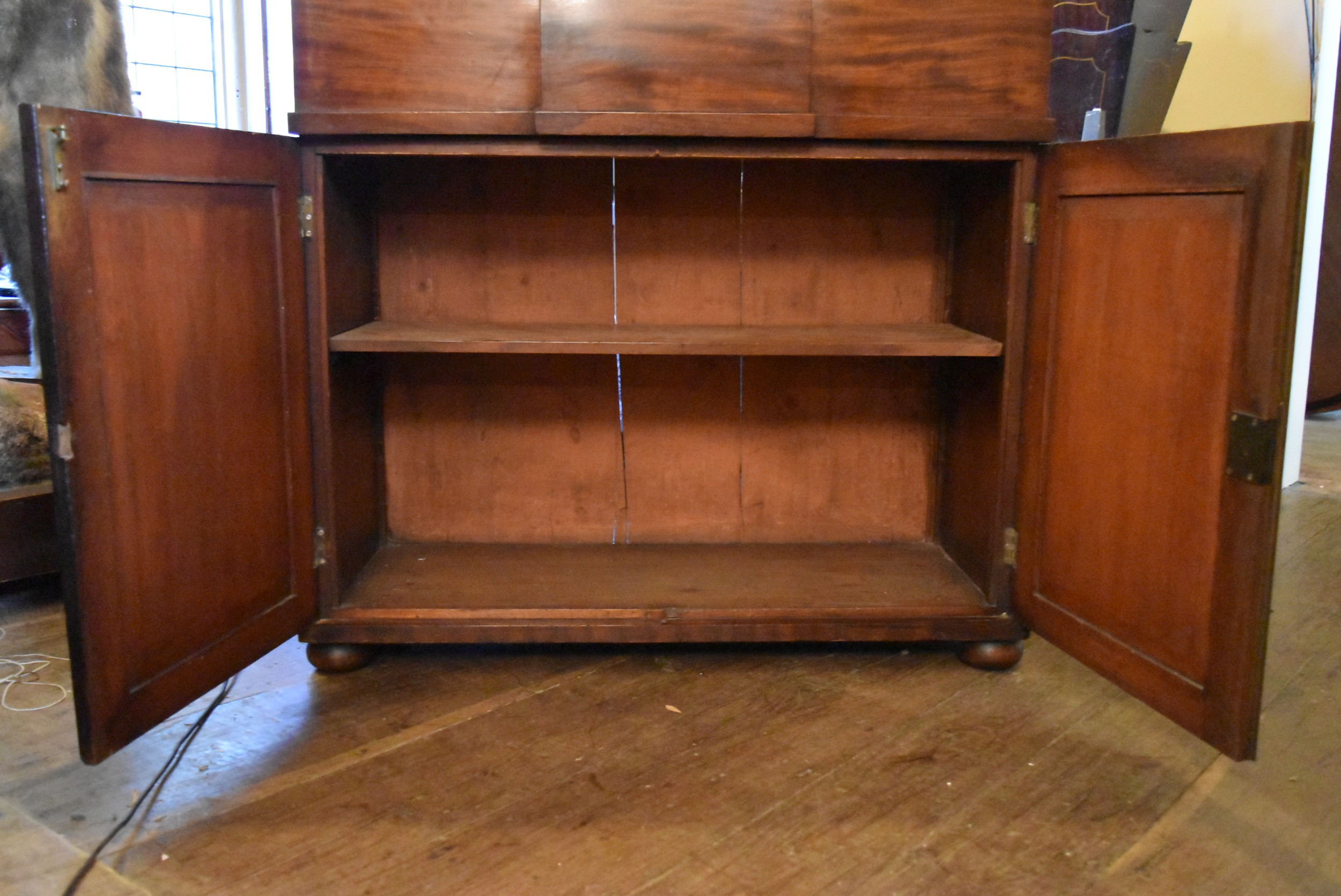 A 19th century mahogany chiffonier with raised and shelved upstand above deep frieze drawer and - Image 9 of 11