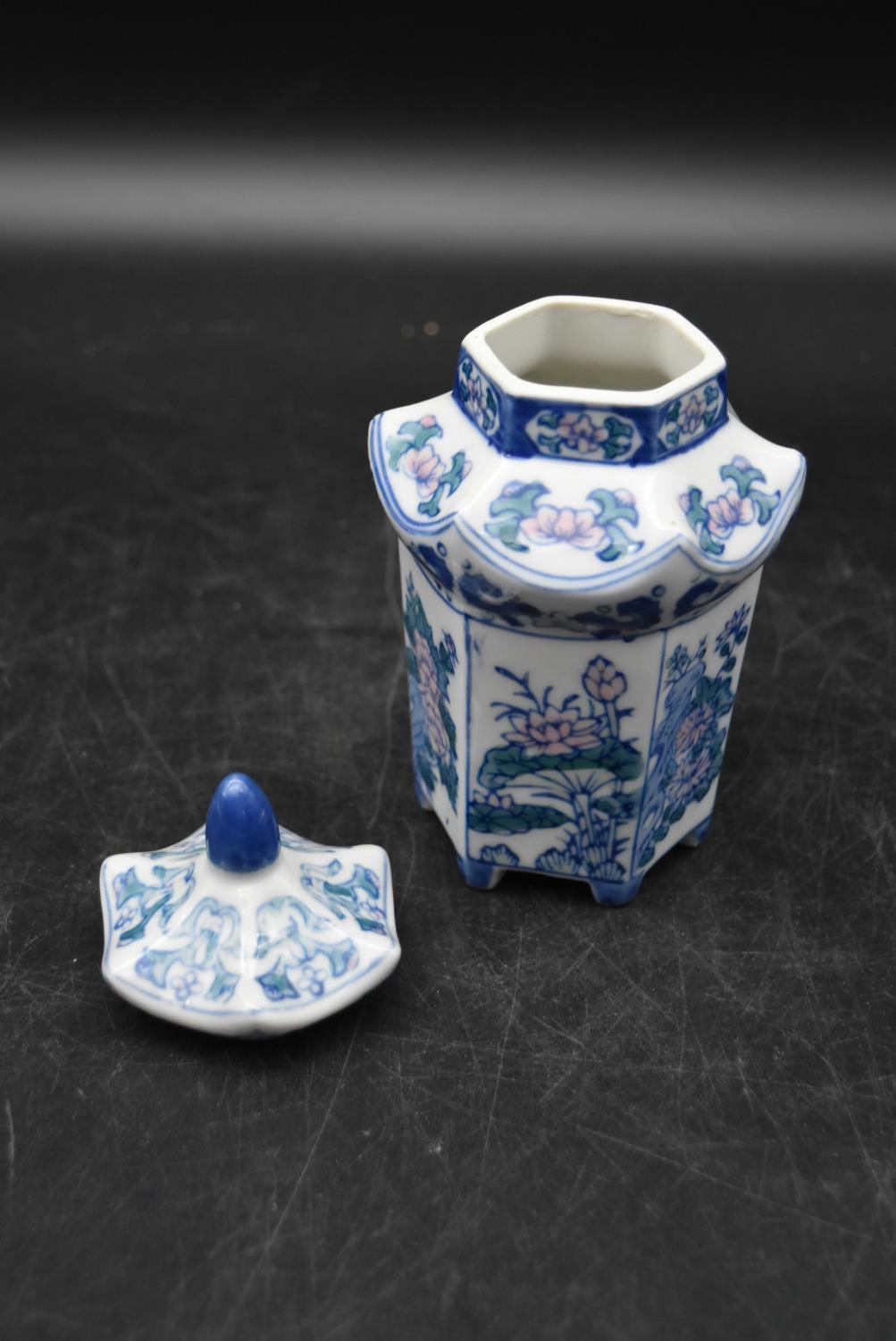 A collection of blue and white chinaware. Including, a chinese vase, pagoda form pot, floral - Image 6 of 11