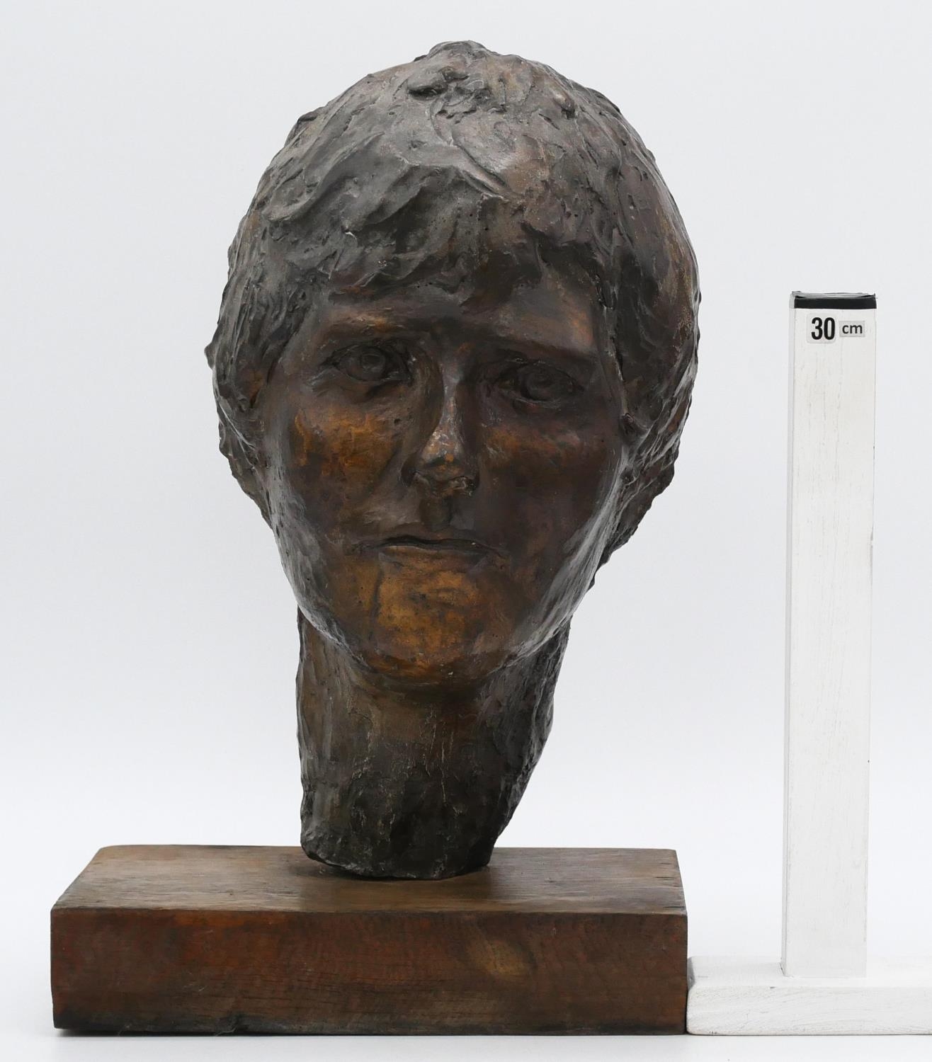 A sculpted bronze head of a female figure. Mounted on a wooden base. H.42cm - Image 5 of 5