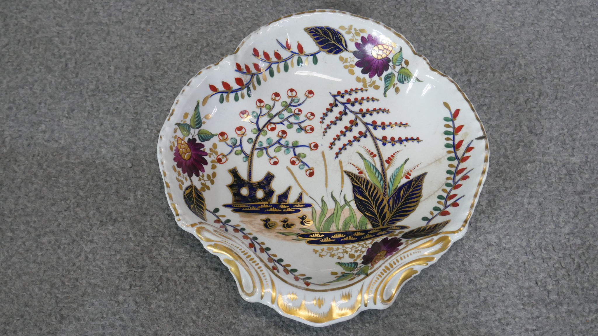 An 18th century 18 piece part Derby hand painted and gilded Japanese design dinner service. - Image 3 of 15