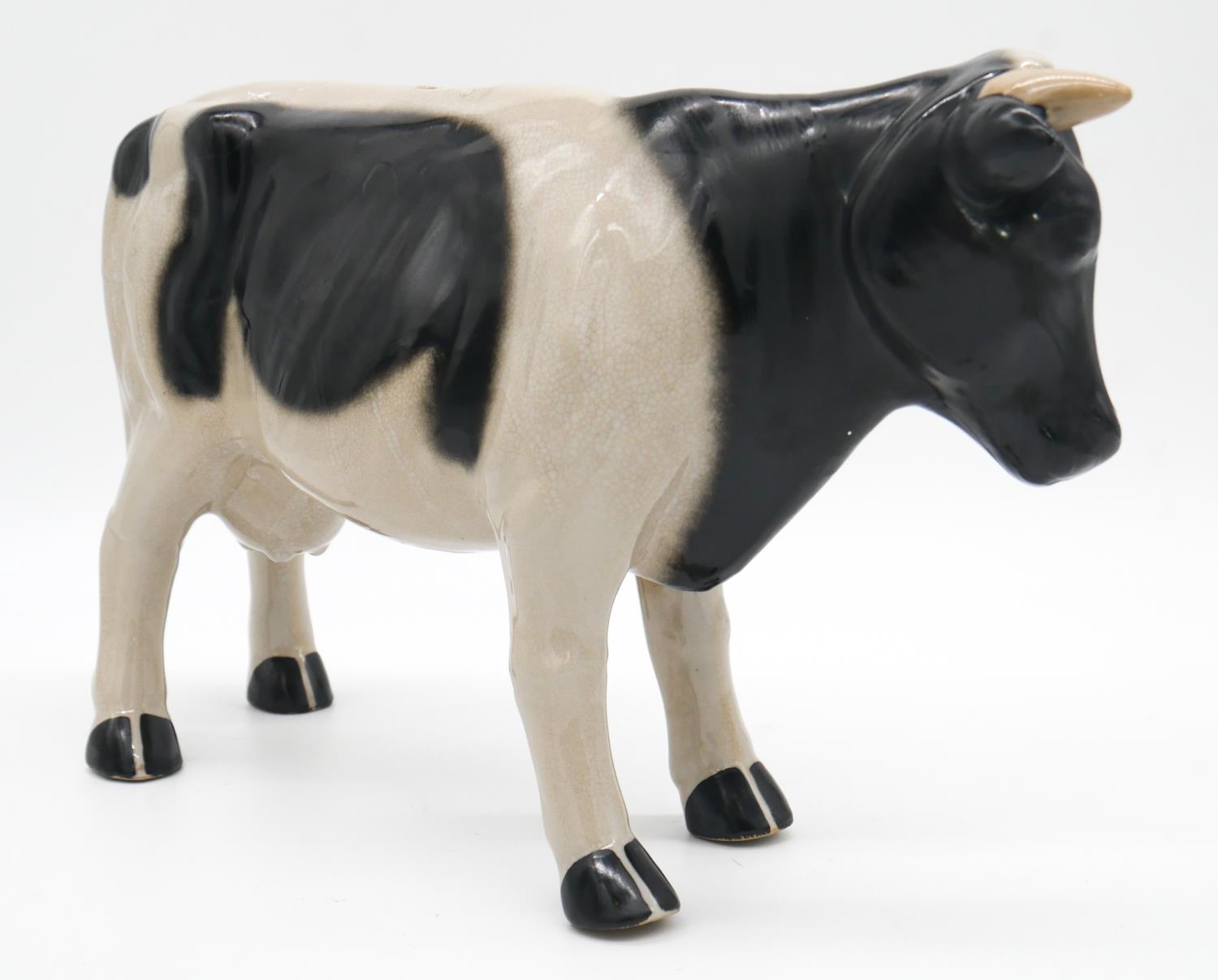 A glazed ceramic cow along with a resin sculpture of a polar bear. H.23cm - Image 4 of 8
