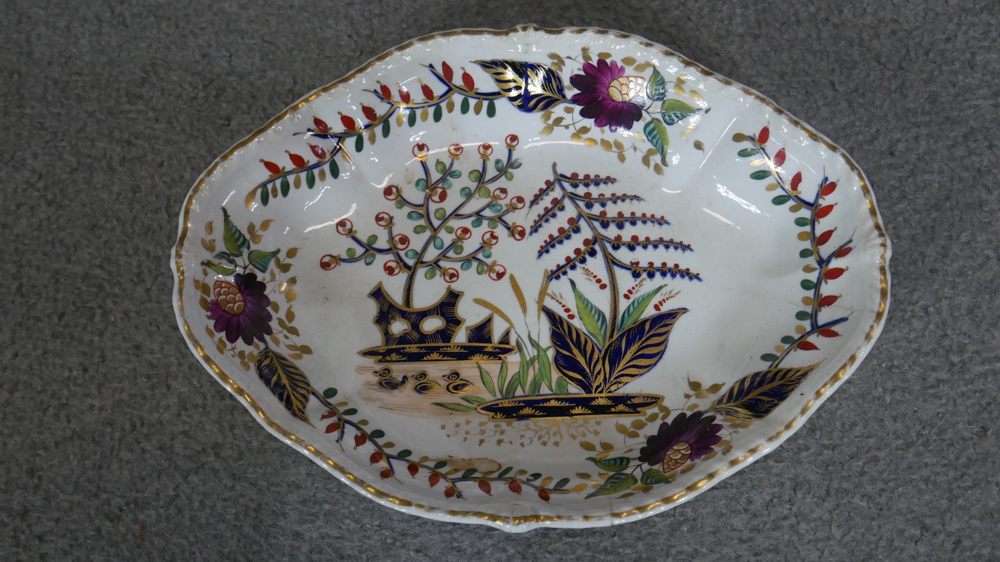 An 18th century 18 piece part Derby hand painted and gilded Japanese design dinner service. - Image 10 of 15