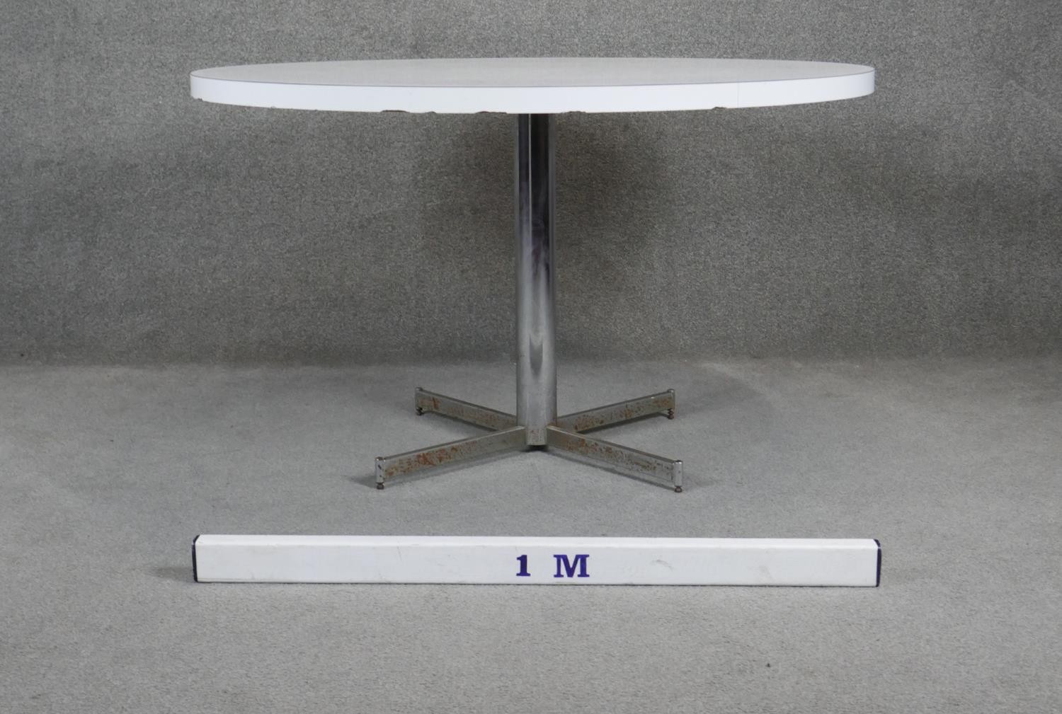 A vintage circular dining table on chrome base. D121 H71cm - Image 3 of 3
