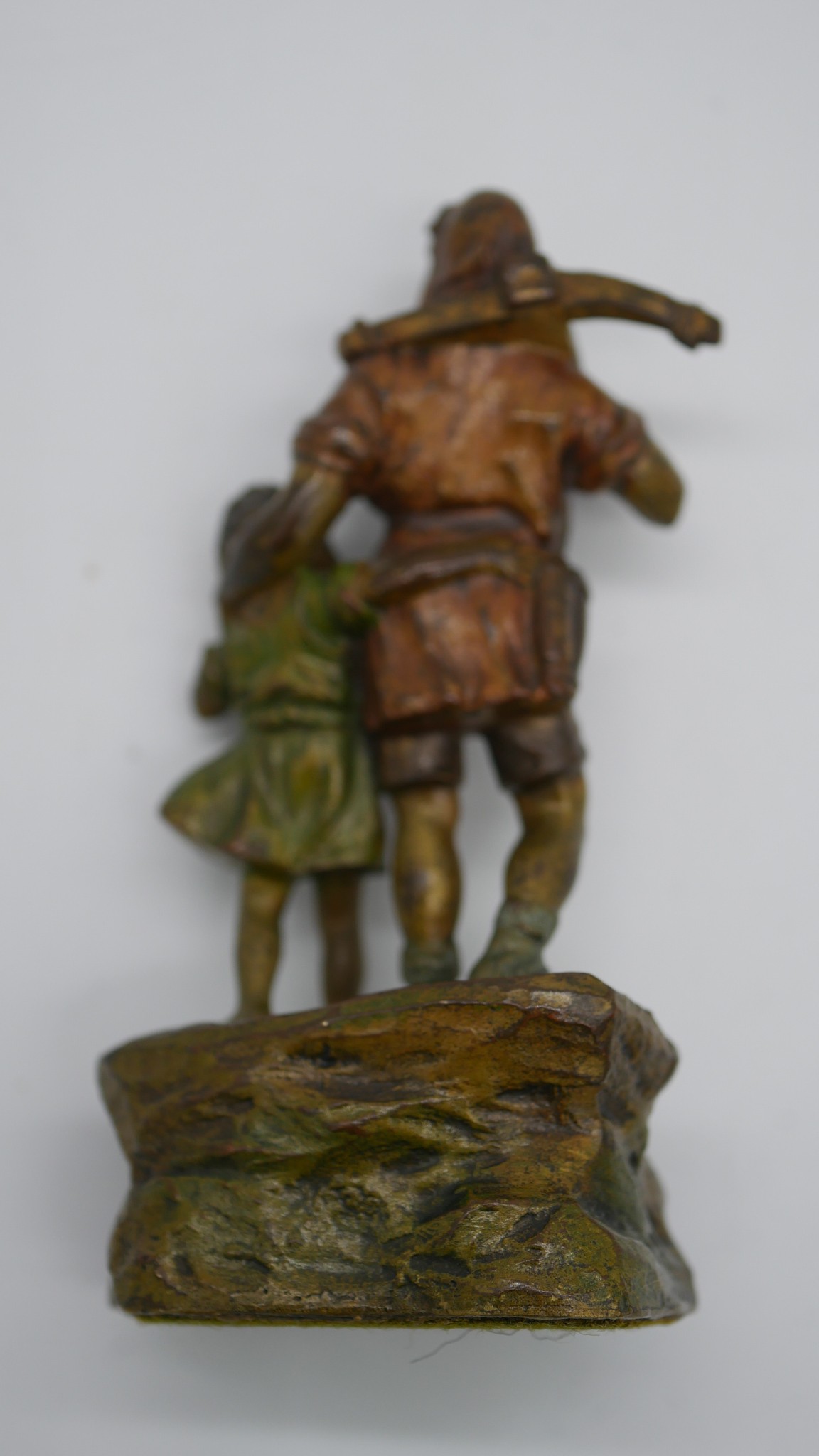 After Richard Kissling- A miniature cold painted bronze of William Tell and his son standing on a - Image 4 of 4