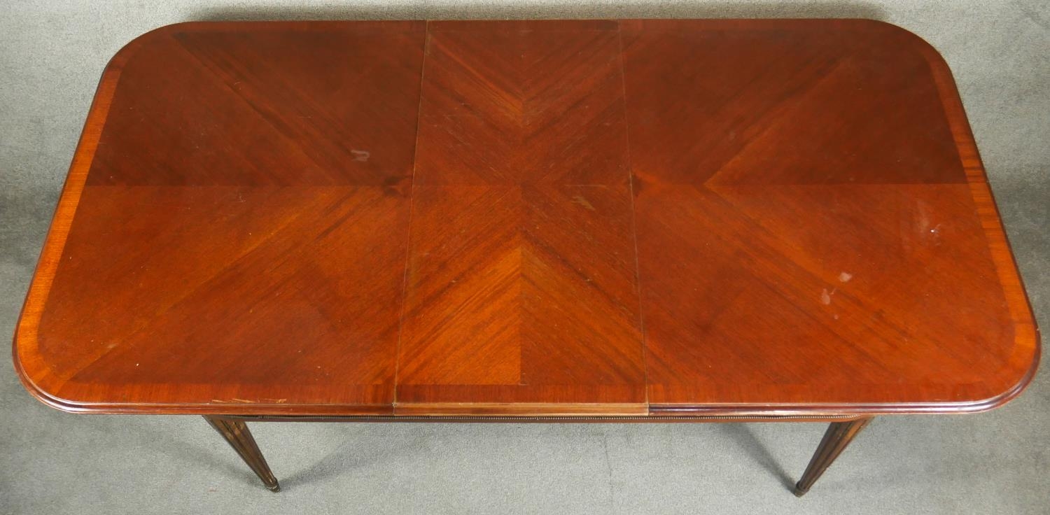 A French walnut section veneered and crossbanded extending dining table with extra leaf on fluted - Image 6 of 7