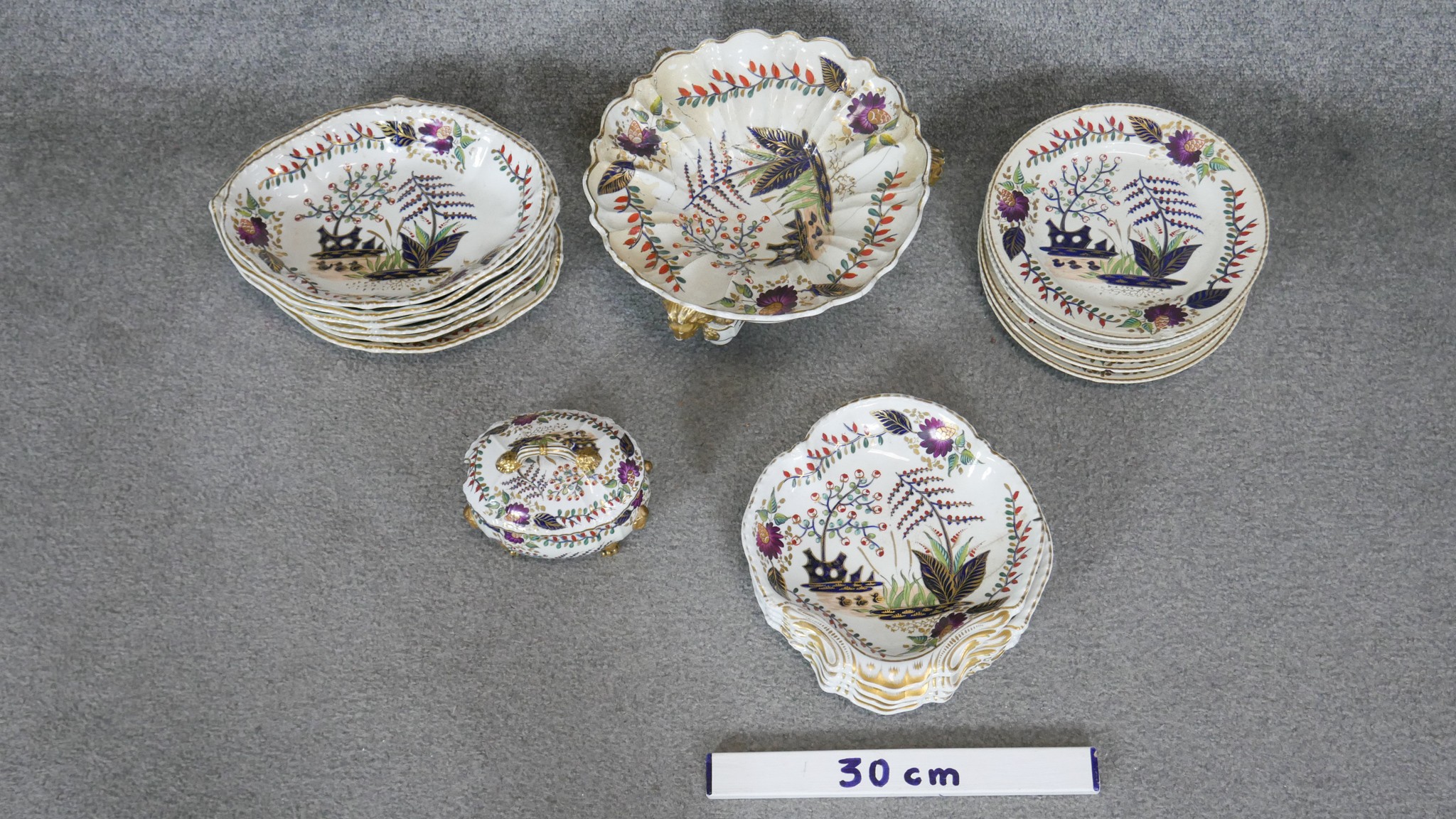 An 18th century 18 piece part Derby hand painted and gilded Japanese design dinner service. - Image 2 of 15