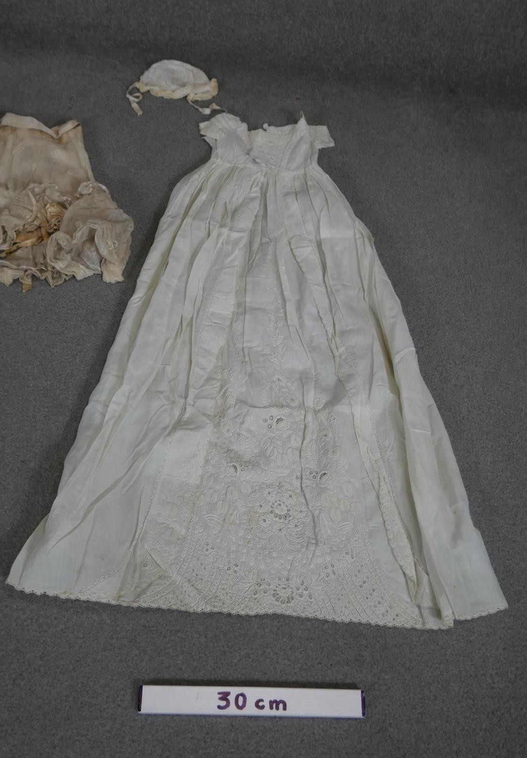 A Victorian hand made lace christening robe along with a Victorian lace, cotton and silk rose - Image 5 of 6