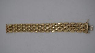 A 14 carat gold vintage articulated faceted design mesh bracelet with hidden push clasp and double