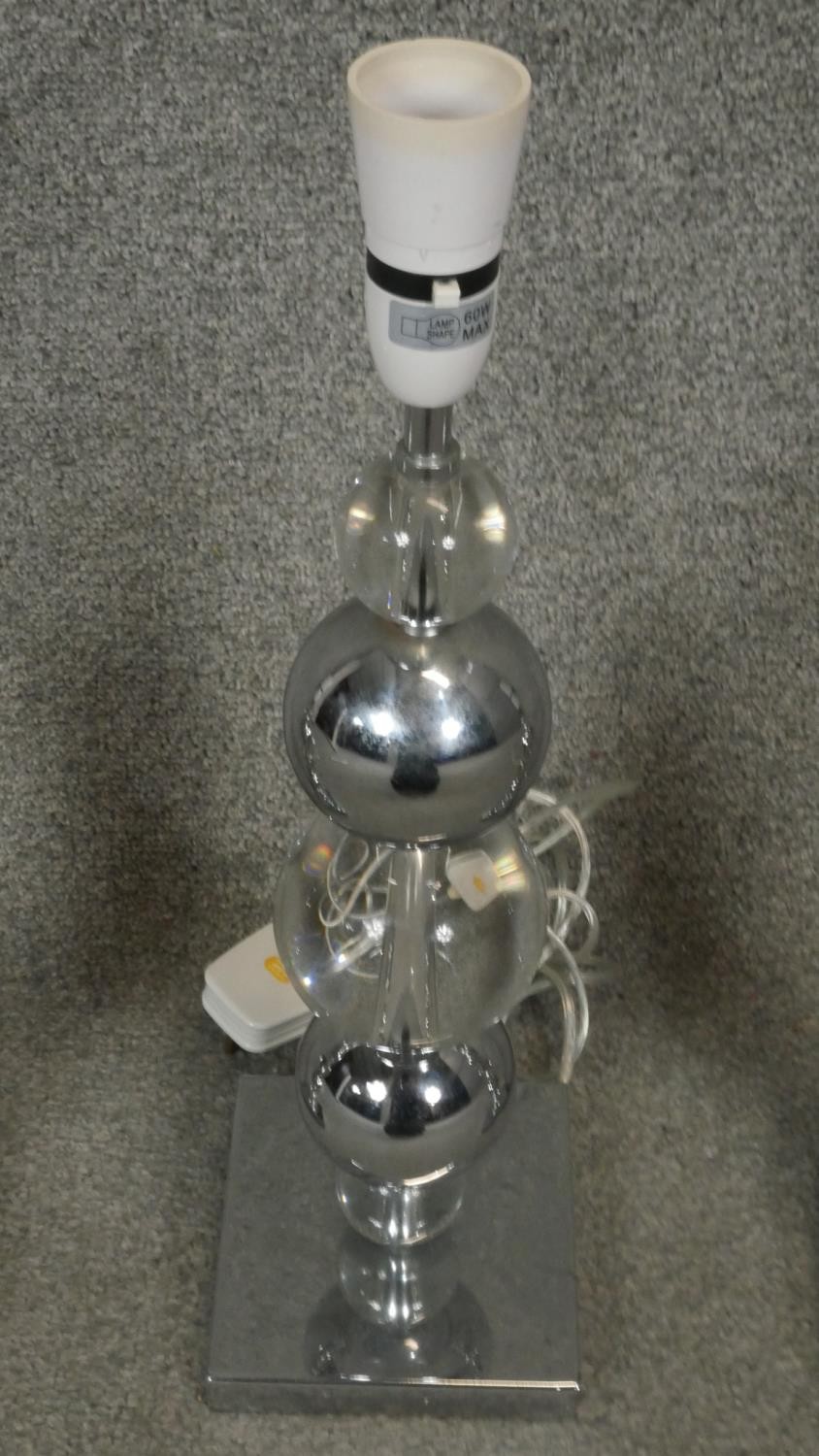 A pair of contemporary table lamps along with a larger matching lamp. H.50cm (Tallest) - Image 3 of 3