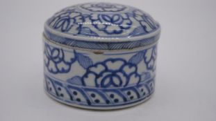 An antique Chinese blue and white porcelain lidded box with floral and foliate design. pH.9 W.10cm
