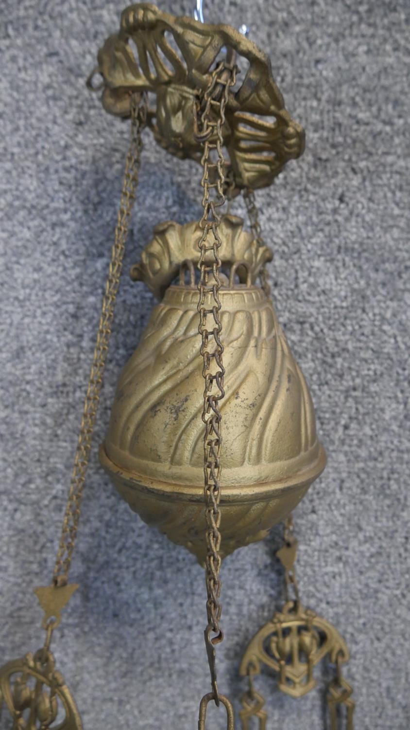 An Art Nouveau gilt metal and ceramic adjustable height oil lamp with weighted fitting. The - Image 6 of 6