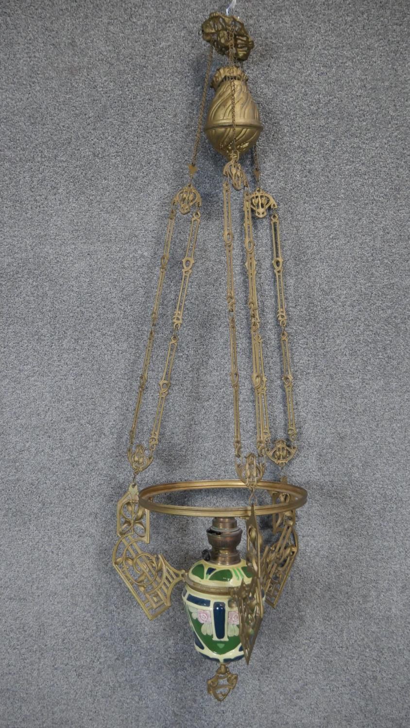An Art Nouveau gilt metal and ceramic adjustable height oil lamp with weighted fitting. The - Image 3 of 6
