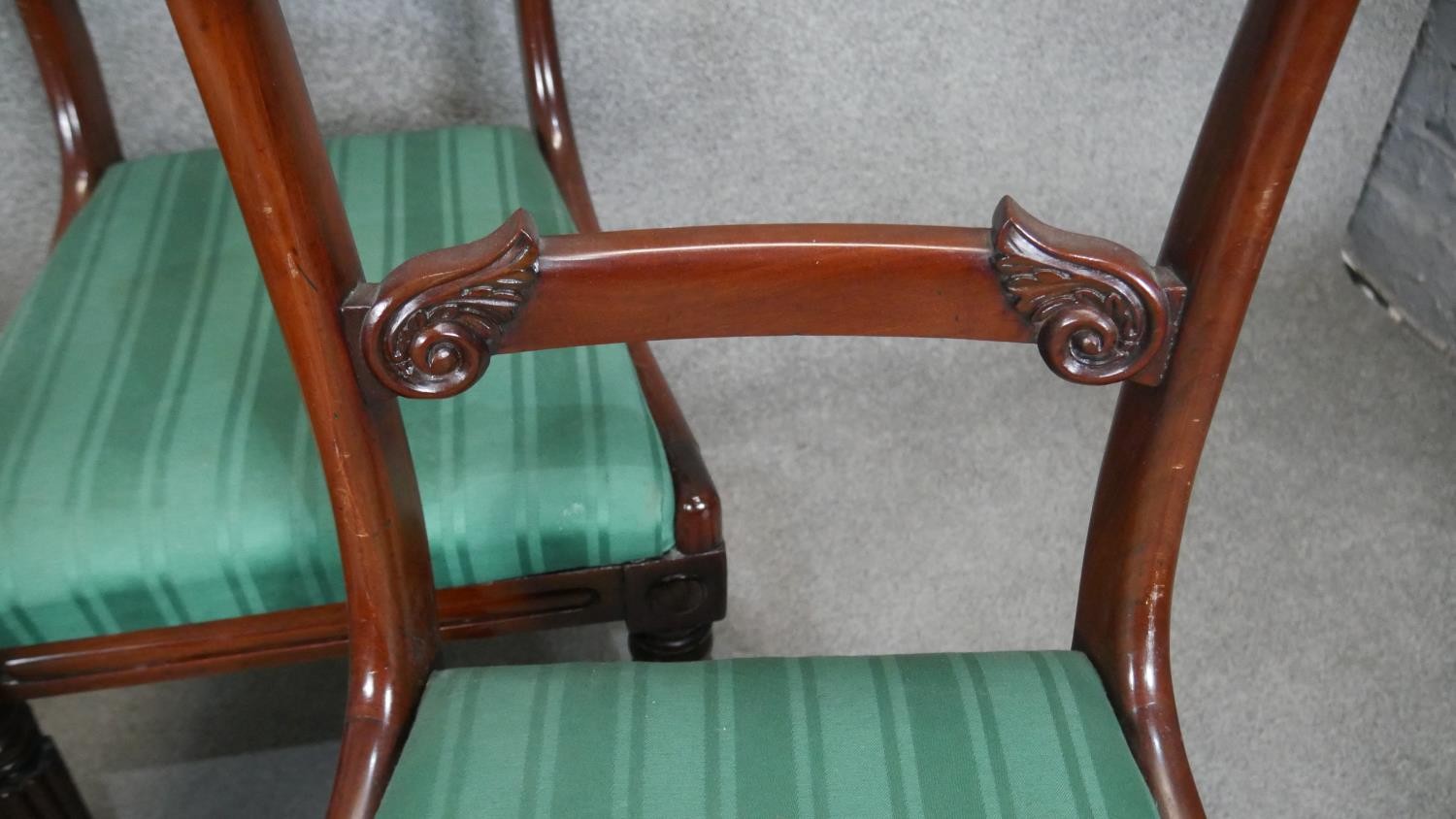 A set of six William IV mahogany dining chairs with acanthus carved backs and drop in seats on - Image 3 of 4