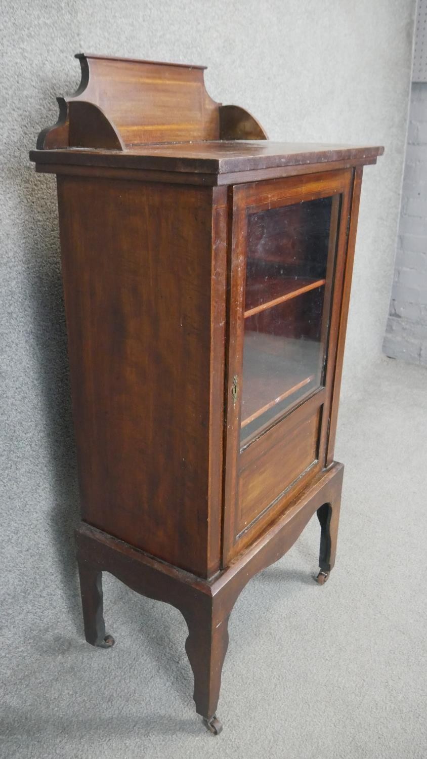 An Edwardian mahogany and satinwood inlaid music cabinet. H.120 W.56 D.36cm - Image 3 of 4