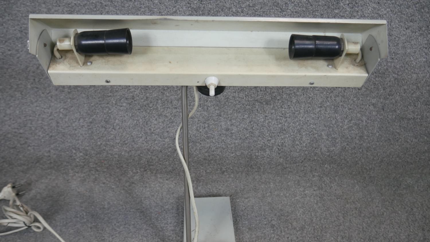 A vintage cream enamel industrial style desk light. H.42 W.40CM - Image 3 of 3