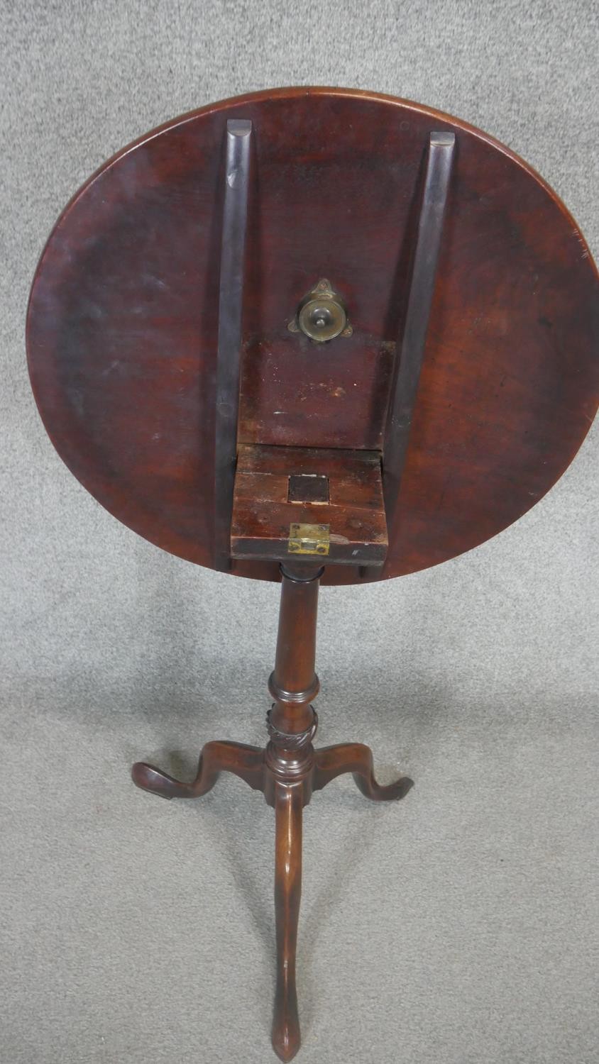 A Georgian mahogany tilt top occasional table on carved tripod cabriole base. H.71 Dia.57cm - Image 3 of 4